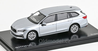 Modely autíček Škoda Superb IV Combi (2023) 1:43, Stříbrná Pebble Metalíza - 143AB-047AF, kovové modely aut Škoda, Oldmodel.cz