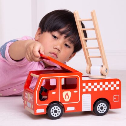 Bigjigs Toys Dřevěné hasičské auto - Image 5