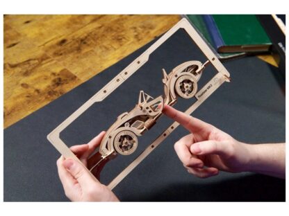 Ugears 2,5D dřevěné mechanické puzzle Roadster MK3 - Image 3
