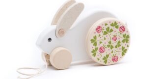 Bajo Velký bílý dřevěný tahací králík