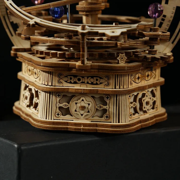 RoboTime 3D dřevěná skládačka hrací skříňky Historický orloj - Obrázek 5