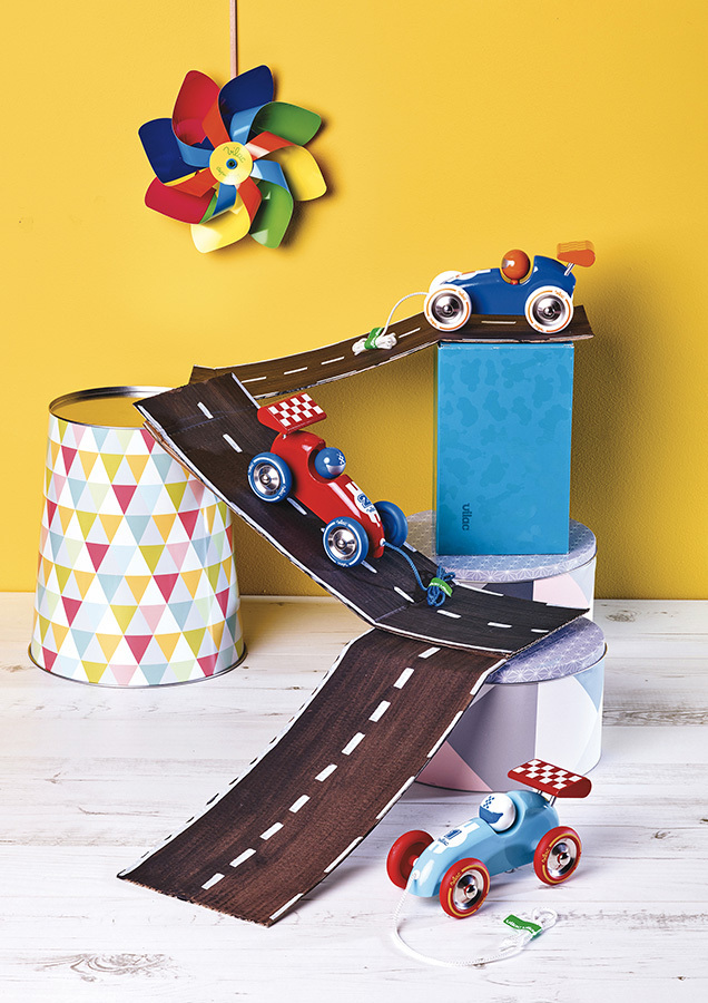 Vilac Tahací závodní auto červené s červeným křídlem - Obrázek 2